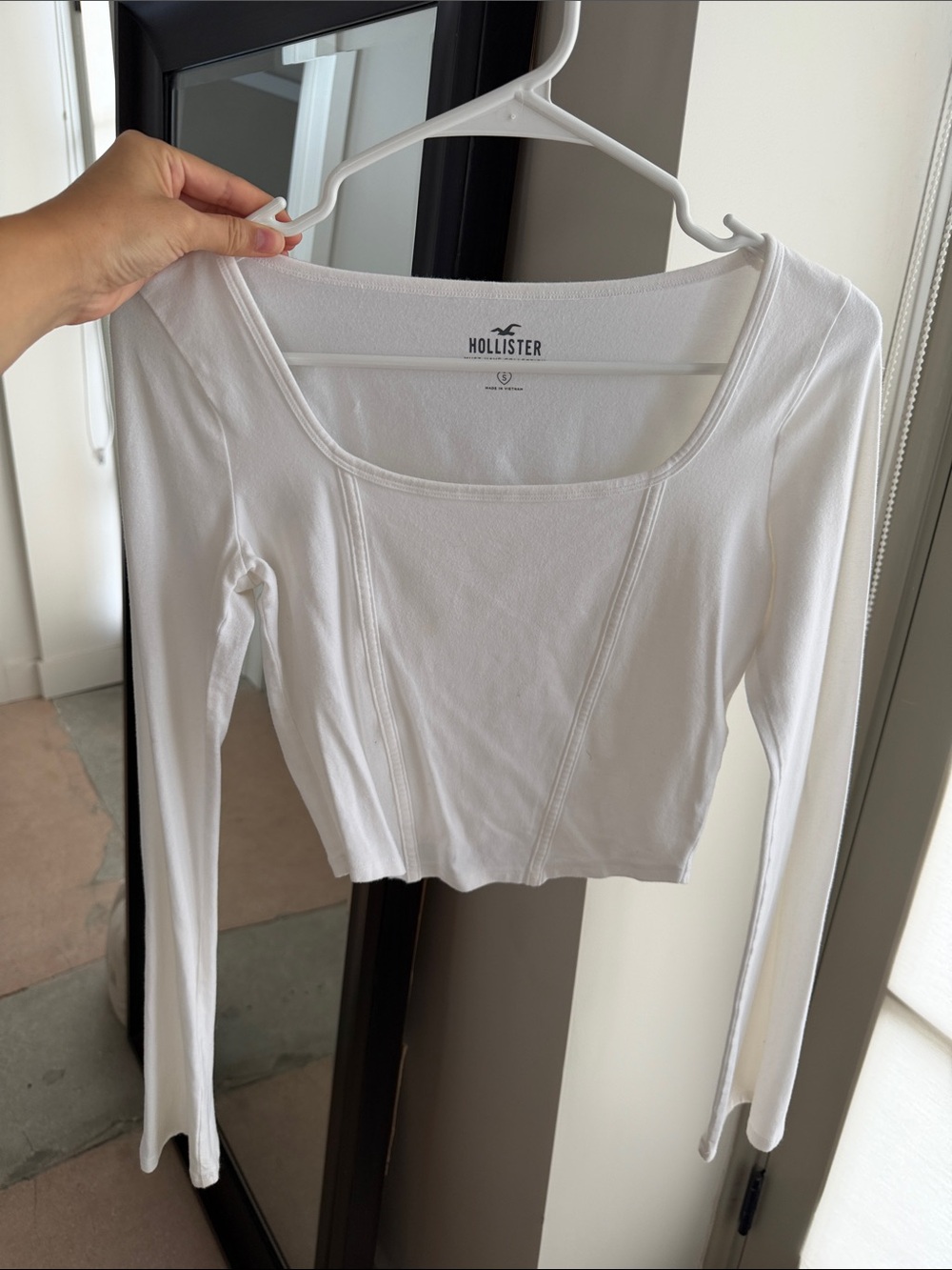 Hollister White Long-Sleeve Scoop Neck Fitted Top